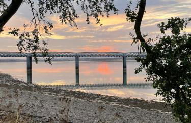 Bright 2-bedroom apartment with parking in Montrose - Photo 34