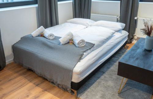 Modern, komplett saniert, in zentraler Citylage beim Kennedyplatz, voll ausgestatte Küche, offener Wohn- und Essbereich, helle Räume - Photo 20