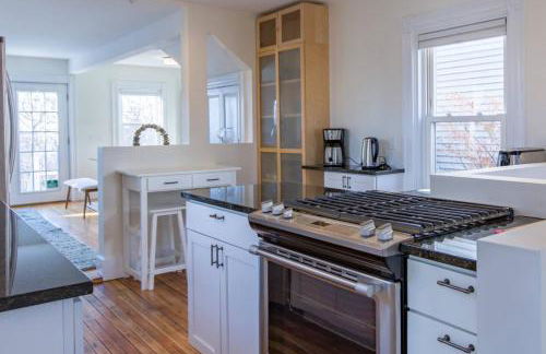 A Peaceful Oasis on Munjoy Hill - 3BR Cottage & Parking - Foto 29