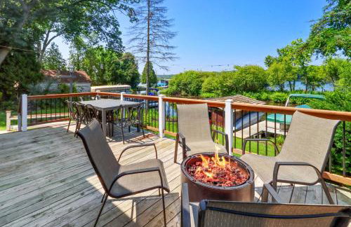 Canoes and Dock Waterfront Retreat on Lake Beulah! - Foto 17