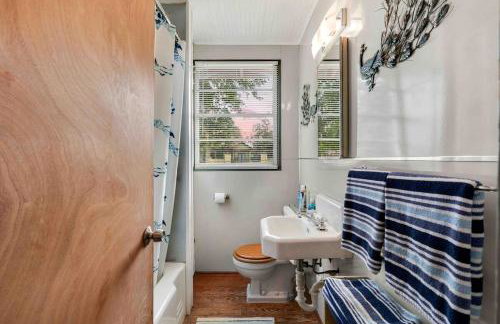 VINTAGE RIVER CAMP CABIN! PRIVATE RIVER ACCESs! - Foto 14