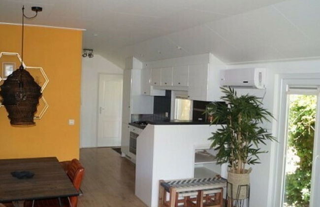 House on Water, Surrounded by Nature - Photo 4