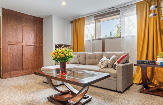 NEW Near Golf Yoga Classes Private Suite Wine - Photo 5