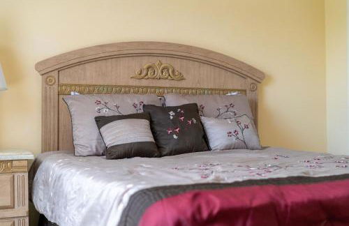 EXQUISITE VILLA - 2 Master Suites, Pool South and Spa, Gas BBQ, Game Room, WIFI - Foto 40