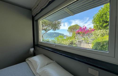 Modern and Elegant apartment with a spacious sea view terrace overlooking Palmaria Island Bright designer interiors Fully equipped Up to 6 guests Private parking Aircon All the comforts for a perfect stay - Foto 7