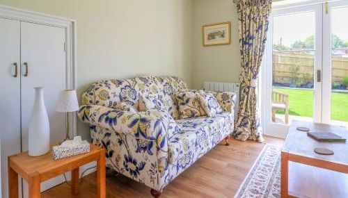 Questant Lodge - Photo 2