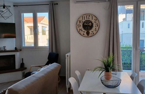 Seaview Luxury Apartment with private parking - Photo 11