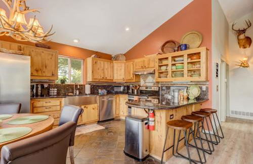 Pinetop Cabin Hot Tub BBQ Arcade Scenic Escape - Foto 12