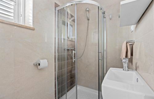 Villa Javor near Pula only 1 km from the beach with sea view and heated pool - Foto 35