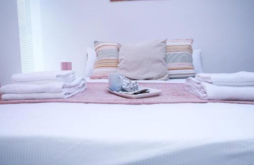 Harrow Luxury flat With free parking. - Photo 10