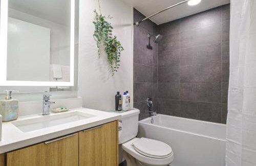 Spacious 2BDR in SM - 5 minutes walk to the beach! - Foto 5