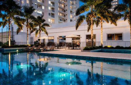 Apartamento completo em Ponta de Campina, 2 quartos, piscina, academia e Wi-Fi - Foto 1