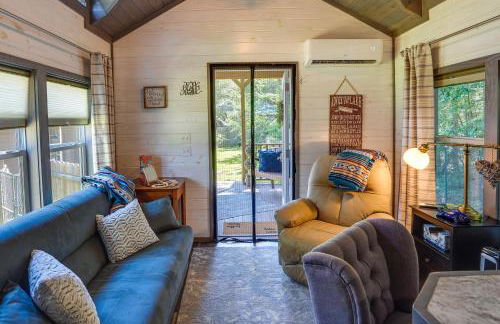 Mayfield Tiny Home with Porch, Walk to Beaches! - Foto 4
