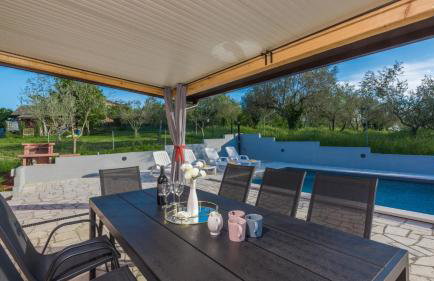 Villa Pendolina with pool and grill in Umag - Foto 4