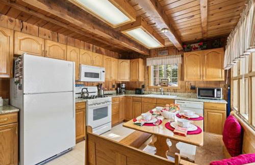 3BR Mountain Cabin-Near Beach & Slopes - Foto 7