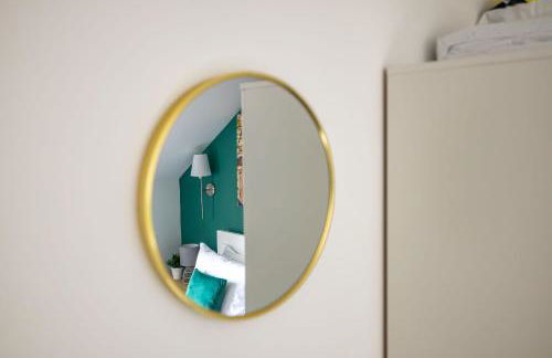 Modern 2-Bed Apartment - Near Train and Town - Parking Available - Foto 21