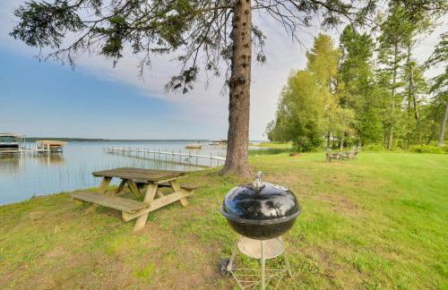 Pet Friendly Lake Cabin Private Dock and Fire Pit! - Foto 1