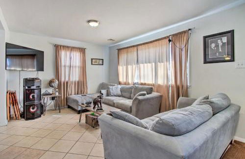 World Cup HQ with Pellet Smoker, Grill 1 Mi to Lake - Foto 3