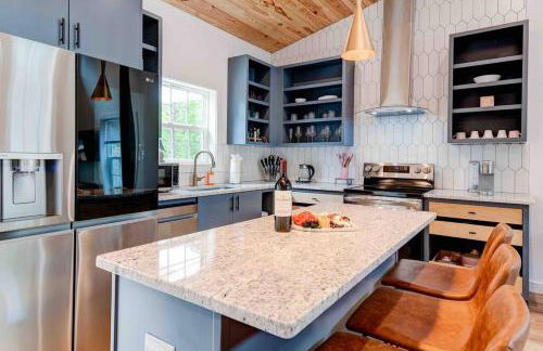 Luxury Modern Cabin with Hot Tub - Foto 12