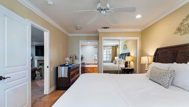 Victorian Manor In Paso Robles Wine Country + Pool, Hot Tub, Firepit, Tennis Court Sleeps 28 - Foto 3, Zimmer