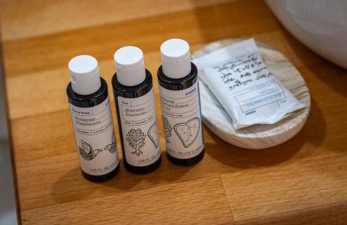 Central, Calm with Courtyard - Foto 40