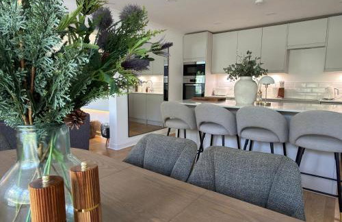 Lux 2 Bedroom Ground Floor Apartment - Photo 6