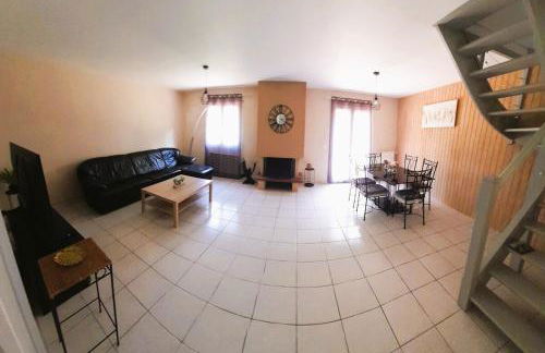 Spacious House Close to Schools and University Hospital - Foto 1