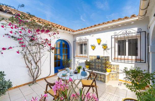 Cambrils Beach - 8 min to Beach - AC - WiFi - Terrace - 8 Guests - Photo 3