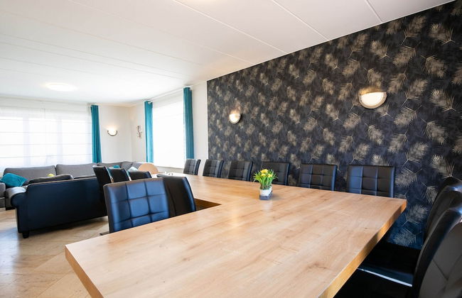 Spacious Holiday Home in the Ardennes with Sauna & Hot Tub - Photo 30