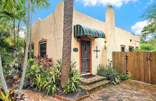 Casa De Marita - Backyard Bliss with Pool in Historic Sunshine Park - Foto 1