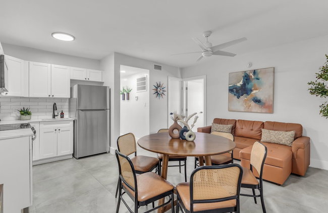 Bayview Regency Apartments By Lowkl - Photo 107