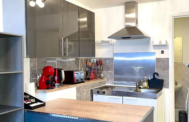 Charming 1-bed Loft Apartment in Romford - Photo 5