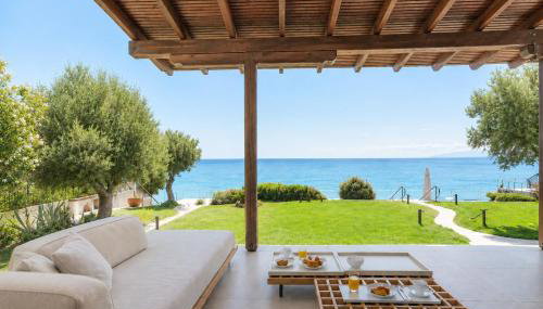 Iconic PRIVE beachfront villa Mola Kaliva - Photo 4