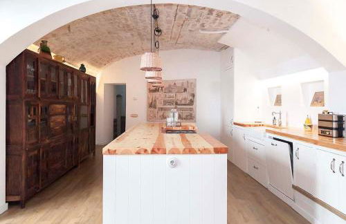 A historic XVI century beach home near Barcelona - Photo 2