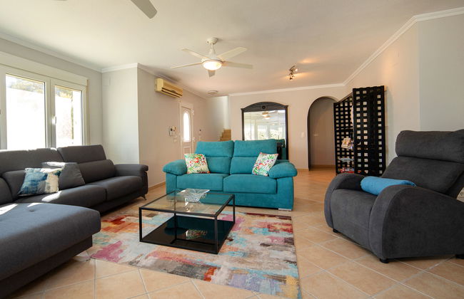 4 bedroom House in Calp with private pool and terrace - Photo 8