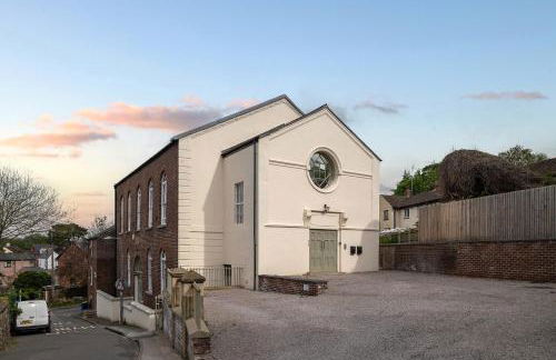 Stunning 1 Bedroom Apartment in a Converted Chapel - Free Parking, Smart TV, Fast WiFi and Self-Check-In by Yoko Property - Foto 18