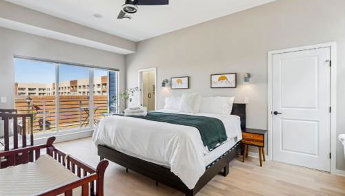 Family Fun Near Cedar Point - Rooftop Lake Views - Photo 2