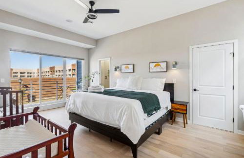 Family Fun Near Cedar Point - Rooftop Lake Views - Photo 2