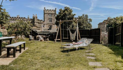 East Street Beach House - luxury living by the sea - Foto 1, Garden, sunbed, Garden view