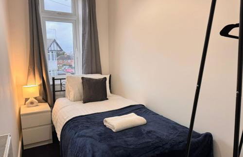 Large New 5 Bedroom 2 Bathroom House in Central Southampton - Free Parking - Foto 2