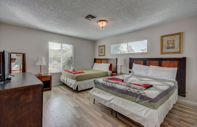 Luxurious 4BR House with Large Pool Near Strip - Foto 6