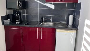 STUDIO 50m de gare de st-louis - Photo 2