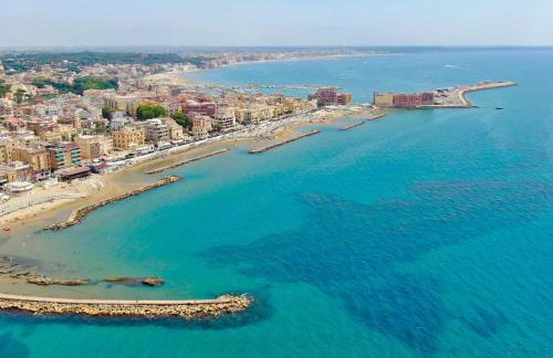 RESIDENZA I GIRASOLI - Spacious private house near the sea, quiet residential area - Lido dei Pini ANZIO - Photo 28