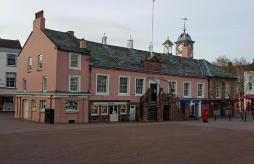 The Sawmills, Carlisle - Spacious 4 Bedroom Family House - Free WiFi - & Parking - Walk to Carlisle Castle - Foto 71