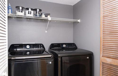 3BR Disney Home with Pool , Arcade and Hot Tub - Photo 23