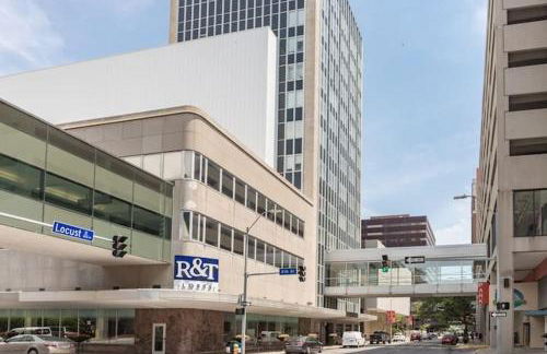 Stunning Downtown Studio with Rooftop Patio - Photo 20