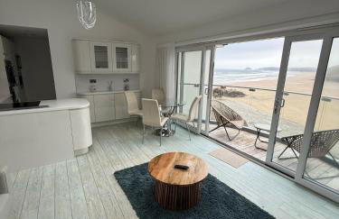 Stylish beachfront penthouse - Photo 1