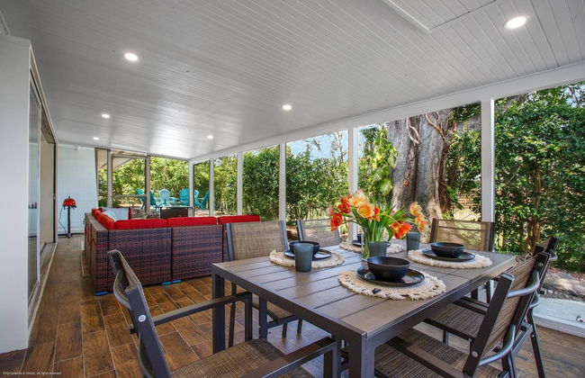 Gorgeous Grove Contemporary Family Home - Foto 17