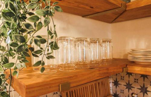 The Greenhouse Cozy Cottage- Walk to Downtown! - Foto 23