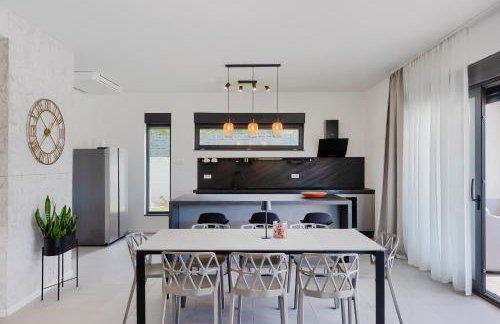 Villa BB Rapsody 10 with heated salt water pool - Foto 22